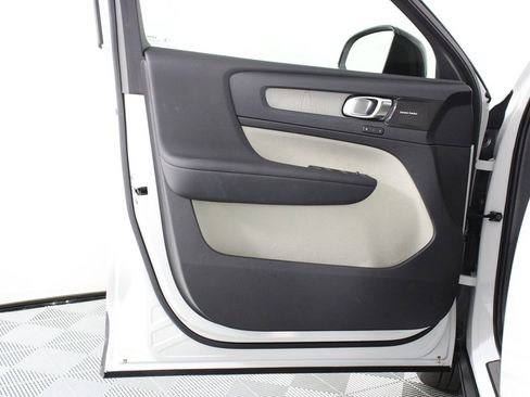 Used 2023 Volvo XC40 B5 Ultimate w/ Protection Package Premier AWD/4WD image 17