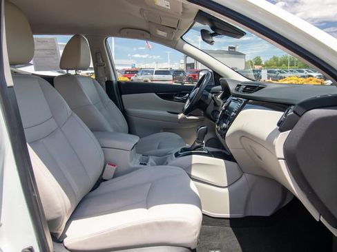 Used 2022 Nissan Rogue Sport SL FWD image 16