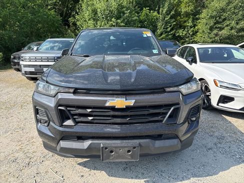Used 2023 Chevrolet Colorado LT w/ LT Convenience Package II AWD/4WD image 2
