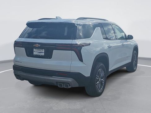 New 2026 Chevrolet Traverse LT FWD image 3
