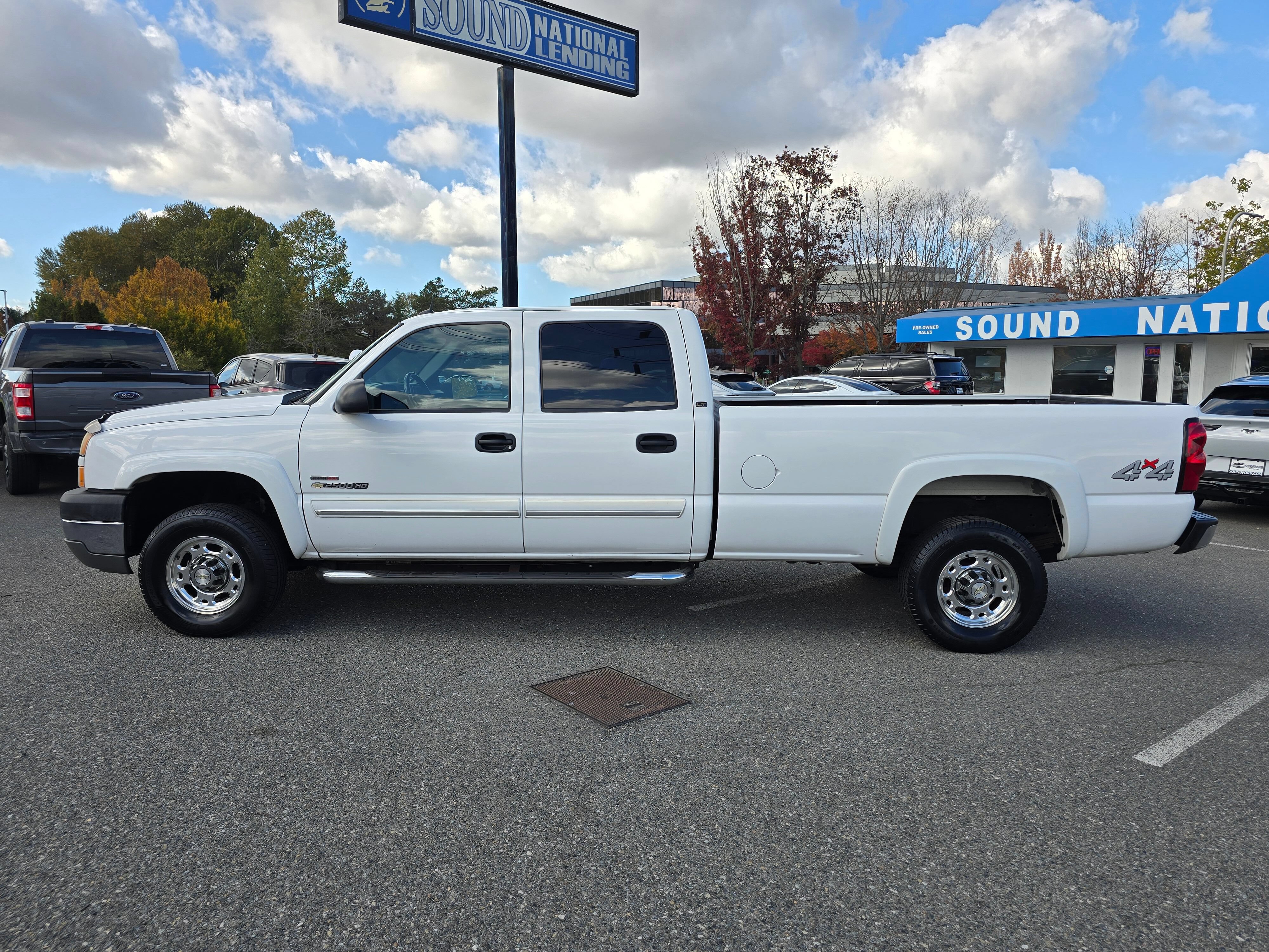 Used 2005 Chevrolet Silverado 2500 LT w/ Heavy-Duty Power Package AWD/4WD image 2