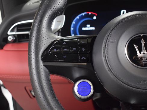 Used 2024 Maserati Grecale Trofeo image 26