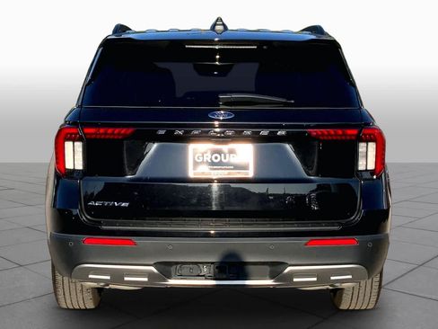 Used 2025 Ford Explorer Active w/ Active Comfort Package RWD image 5