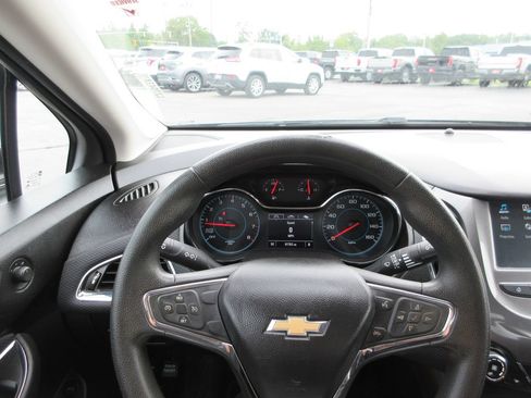 Certified 2017 Chevrolet Cruze LT w/ Convenience Package FWD image 28