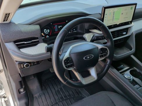 Used 2025 Ford Explorer Active RWD image 14