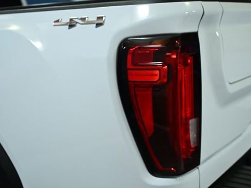 Used 2022 GMC Sierra 2500 SLT w/ SLT Convenience Package image 32