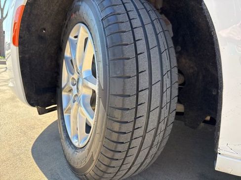 Used 2024 Chrysler Pacifica Touring-L image 19