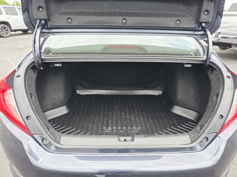 Used 2018 Honda Civic Touring image 15