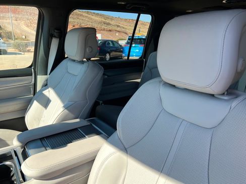 New 2026 Jeep Grand Wagoneer 4WD image 12