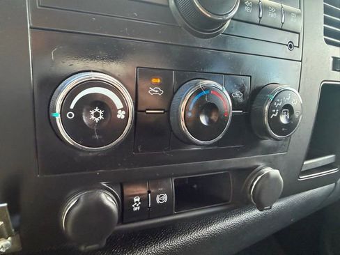 Used 2014 Chevrolet Silverado 2500 LT w/ Snow Plow Prep Package image 25