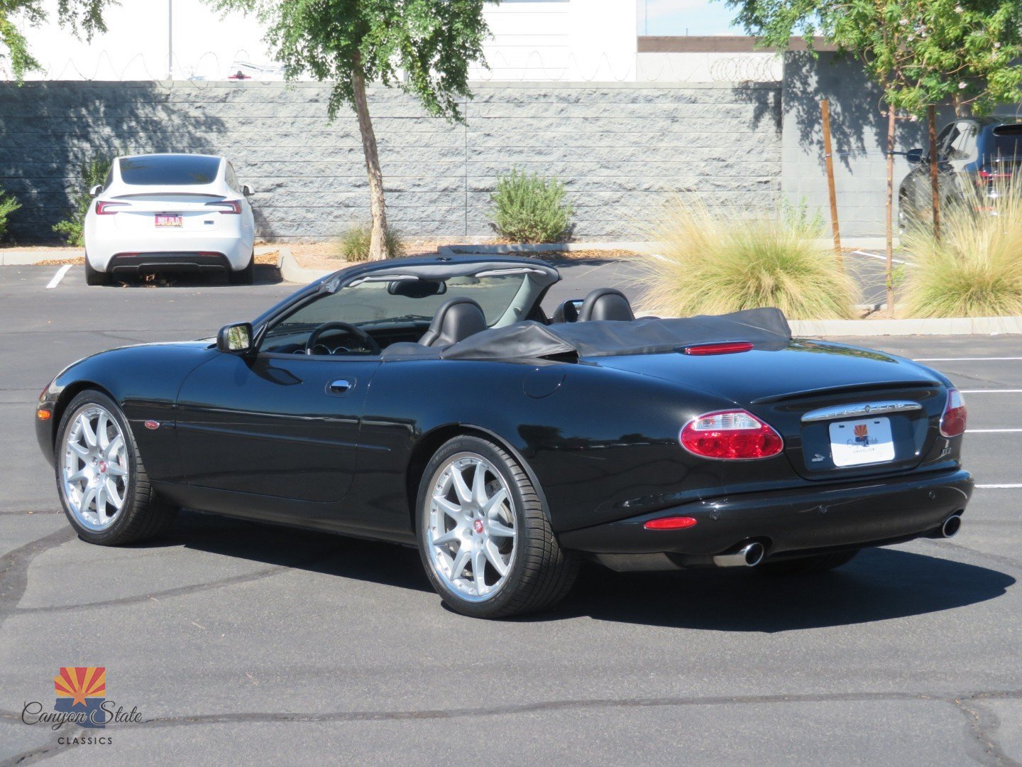 Used 2002 Jaguar XK8 Convertible RWD image 12