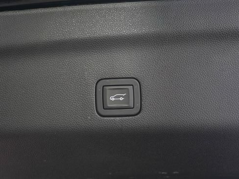 Used 2025 GMC Yukon AT4 Ultimate AWD/4WD image 11