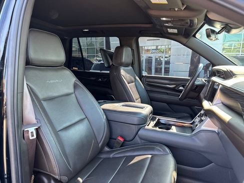 Used 2024 GMC Yukon Denali w/ Advanced Technology Package AWD/4WD image 18