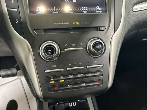 Used 2019 Lincoln MKC Premiere image 16
