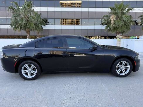 Used 2020 Dodge Charger SXT w/ Leather Interior Group RWD image 8