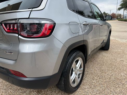 Used 2023 Jeep Compass Latitude image 4