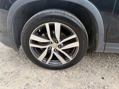 Used 2017 Honda Pilot Touring image 9