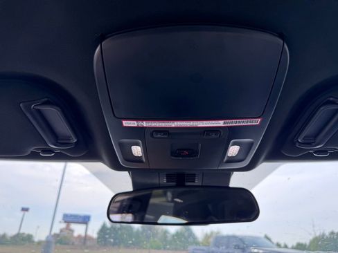 Used 2025 Toyota Camry SE image 33