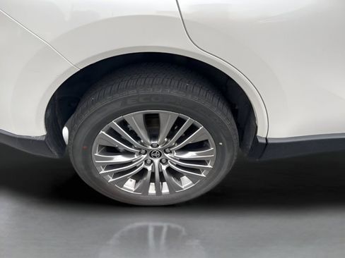 Used 2021 Toyota Venza XLE w/ Softex Package image 14