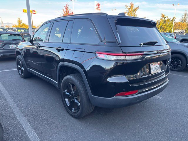 Used 2022 Jeep Grand Cherokee Altitude AWD/4WD image 3