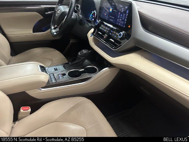 Used 2021 Toyota Highlander Platinum AWD/4WD image 12