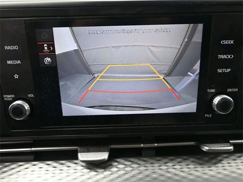 Used 2024 Kia Carnival LX image 32