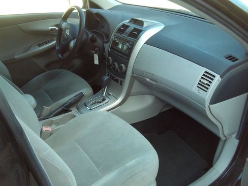 Used 2012 Toyota Corolla LE image 9