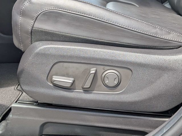 Used 2024 Kia Carnival LX FWD image 21