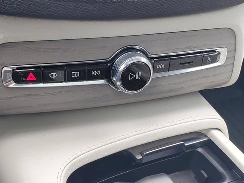 Certified 2025 Volvo XC90 T8 Plus w/ Protection Package Premier AWD/4WD image 24