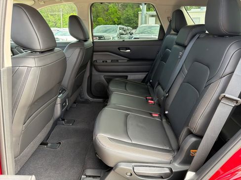 Certified 2025 Nissan Pathfinder SL AWD/4WD image 28