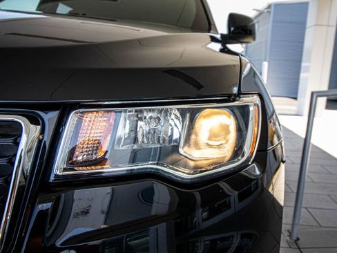 Used 2020 Jeep Grand Cherokee Laredo w/ Security & Convenience Group image 7