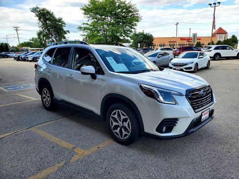 Used 2022 Subaru Forester Premium AWD/4WD image 3