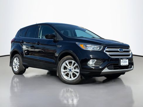 Used 2019 Ford Escape SE image 1