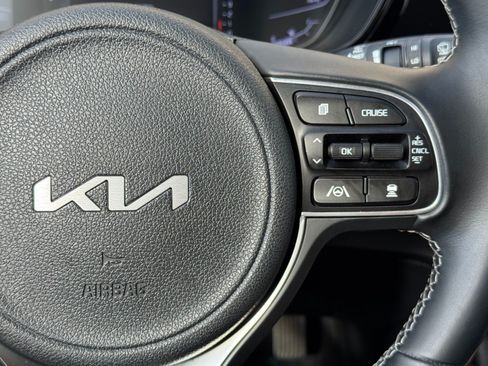 Used 2022 Kia Niro EX Premium FWD image 22