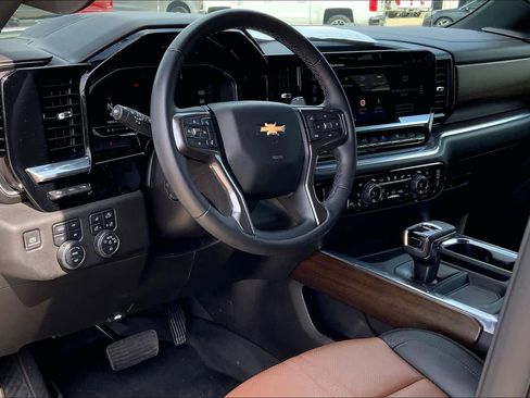 Used 2024 Chevrolet Silverado 1500 High Country w/ Technology Package image 17