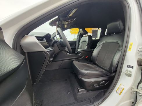 Used 2024 Jeep Grand Cherokee Altitude image 12