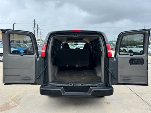 Used 2015 Chevrolet Express 2500 LS image 25