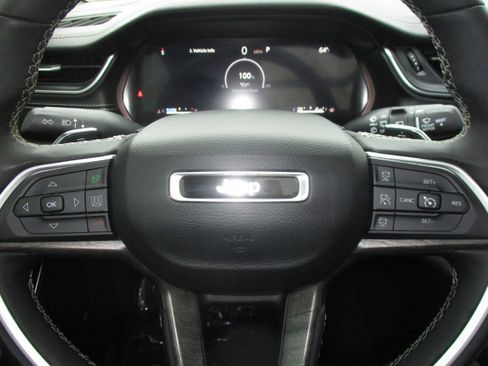 Used 2024 Jeep Grand Cherokee L Limited w/ Luxury Tech Group II image 18