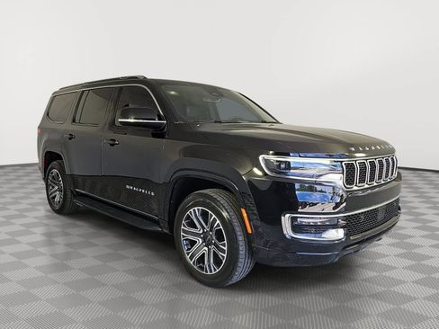 Used 2025 Jeep Wagoneer 4WD image 2