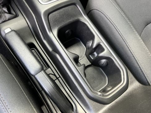 Used 2018 Jeep Wrangler Unlimited Sport S AWD/4WD image 37