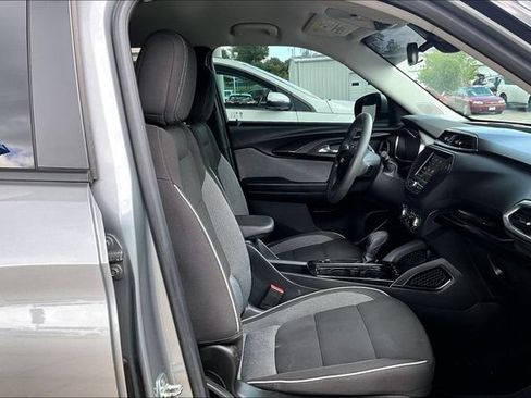Used 2023 Chevrolet TrailBlazer LT FWD image 28