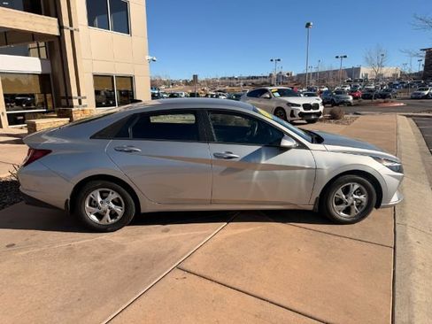 Used 2023 Hyundai Elantra SE w/ Winter Weather Package image 8