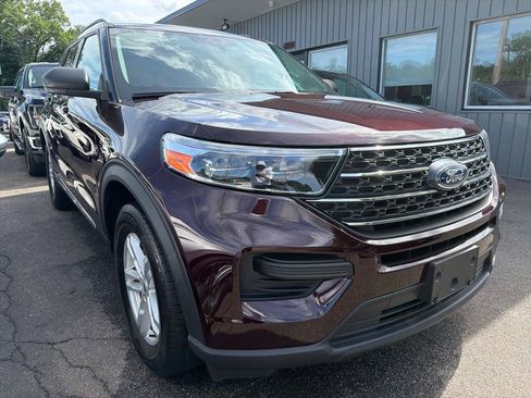 Used 2023 Ford Explorer XLT AWD/4WD image 3