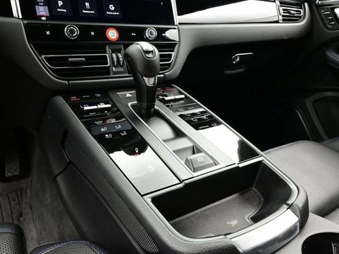 Certified 2025 Porsche Macan Turbo image 11
