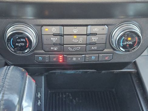 Used 2019 Ford F150 Platinum w/ Equipment Group 701A Luxury image 23