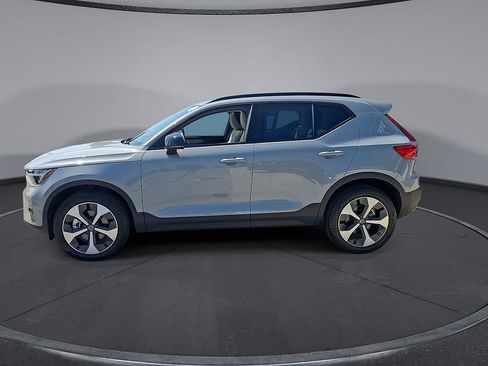 Certified 2026 Volvo XC40 B5 Plus AWD/4WD image 2