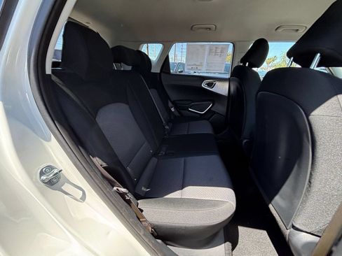 Used 2025 Kia Soul LX w/ LX Technology Package FWD image 38