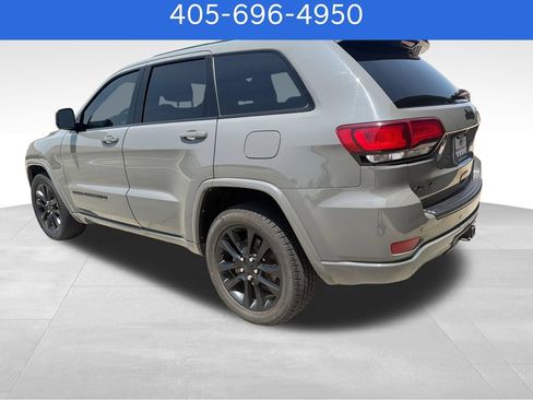 Used 2022 Jeep Grand Cherokee Laredo X AWD/4WD image 3