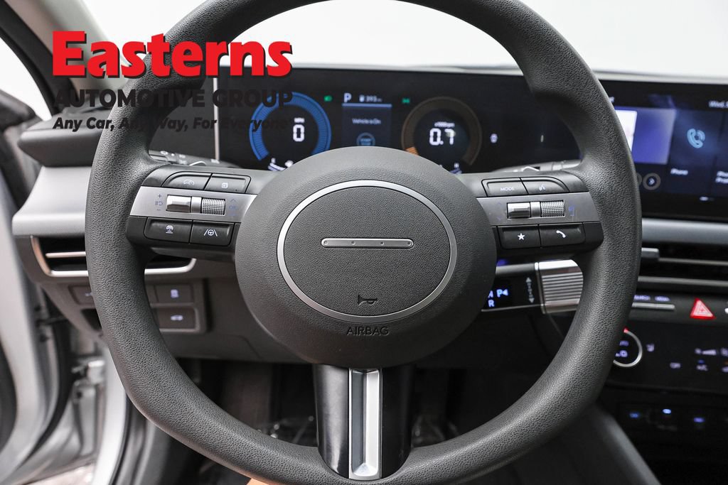 Used 2025 Hyundai Sonata SEL FWD image 12