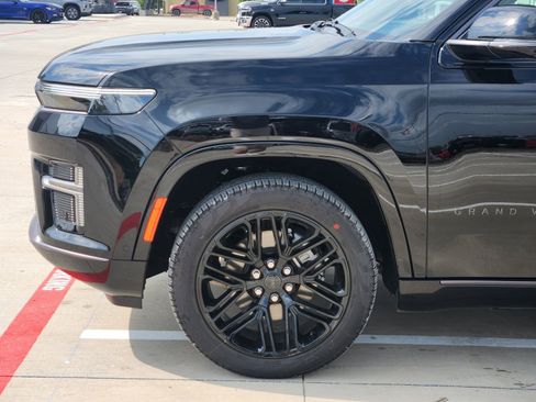 New 2026 Jeep Grand Wagoneer Limited AWD/4WD image 10